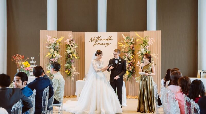 คุณแนนและคุณโทมัส