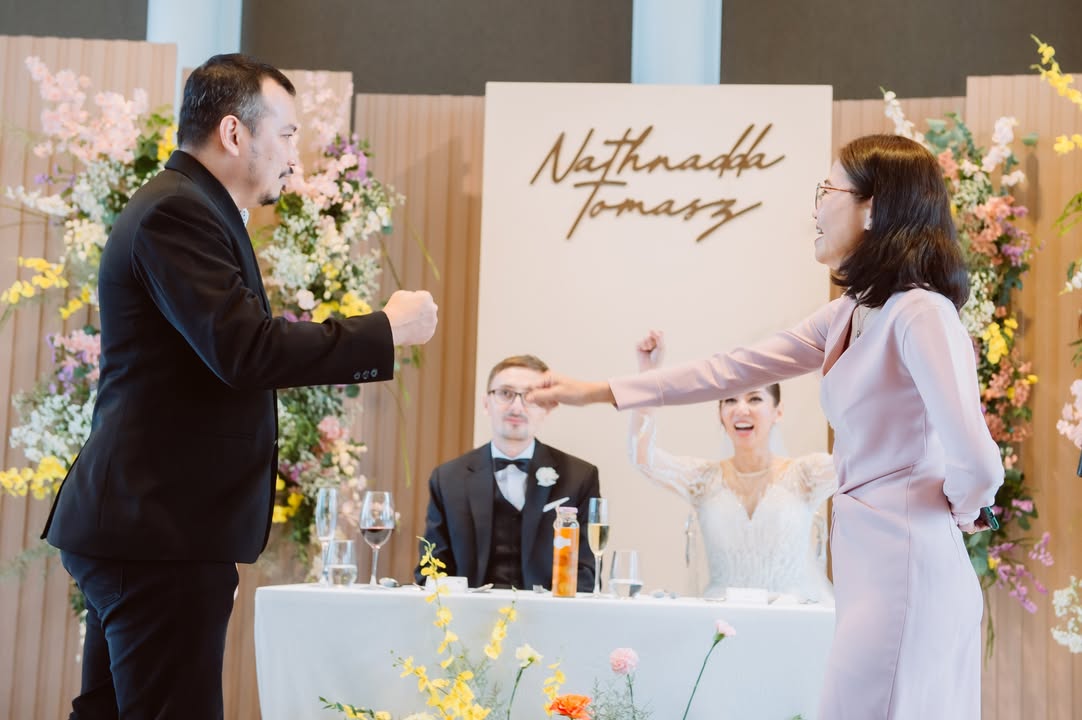 คุณแนนและคุณโทมัส