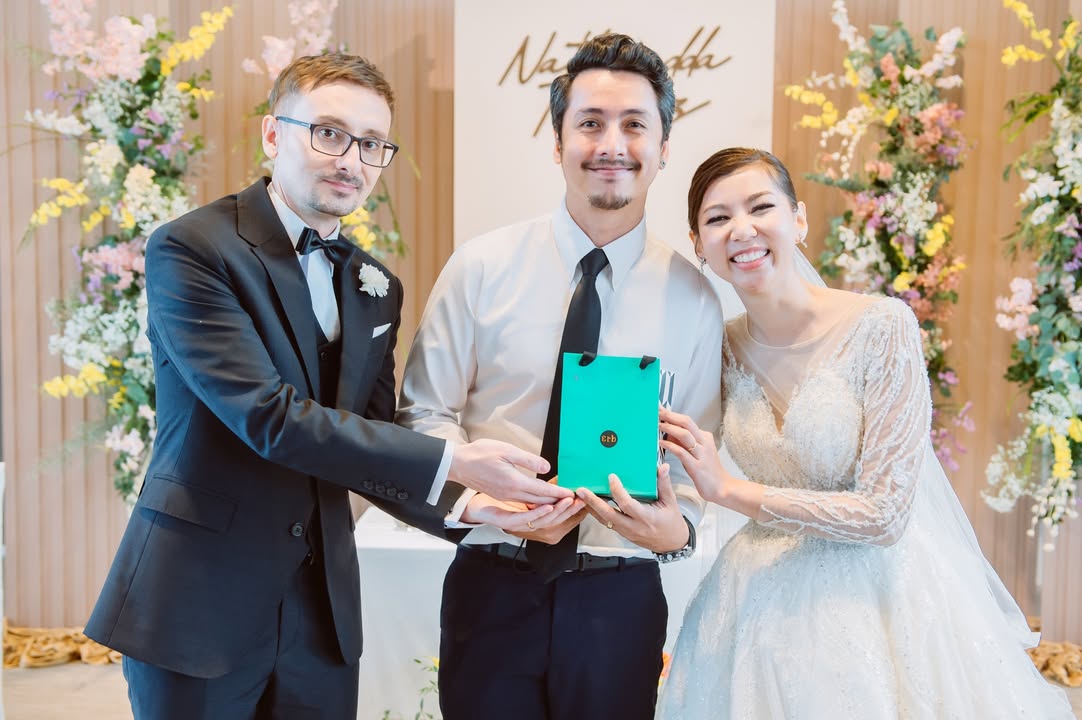 คุณแนนและคุณโทมัส