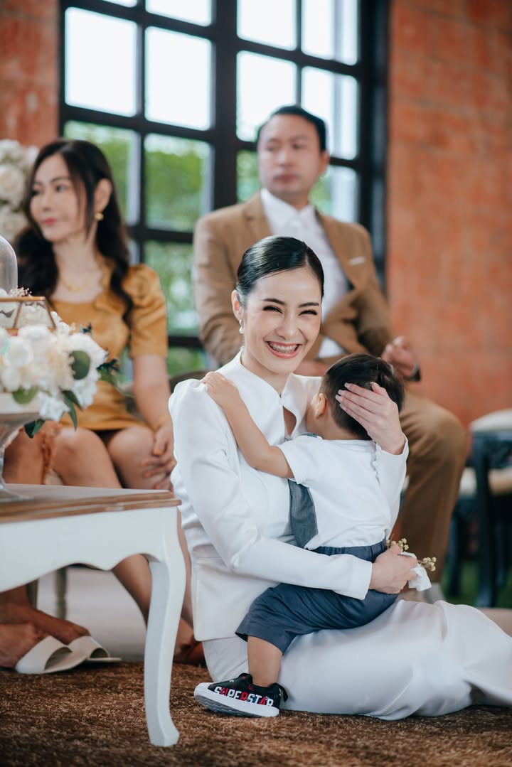 คุณบุษและคุณโอม