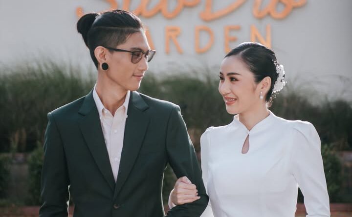 คุณบุษและคุณโอม