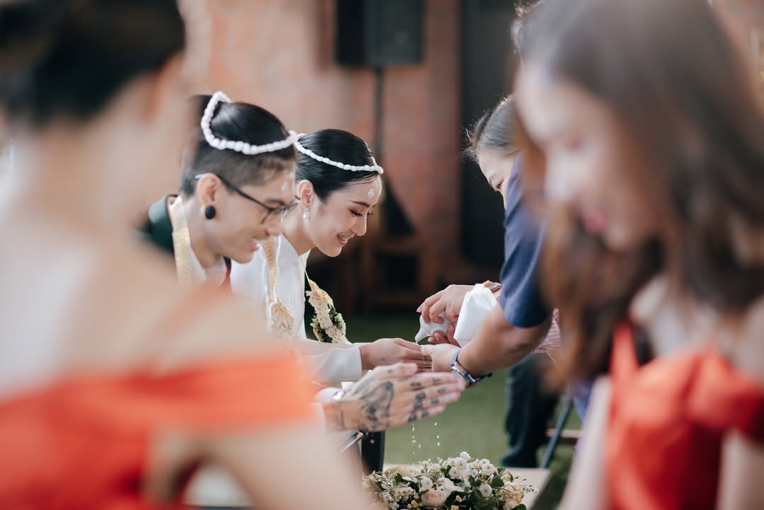 คุณบุษและคุณโอม