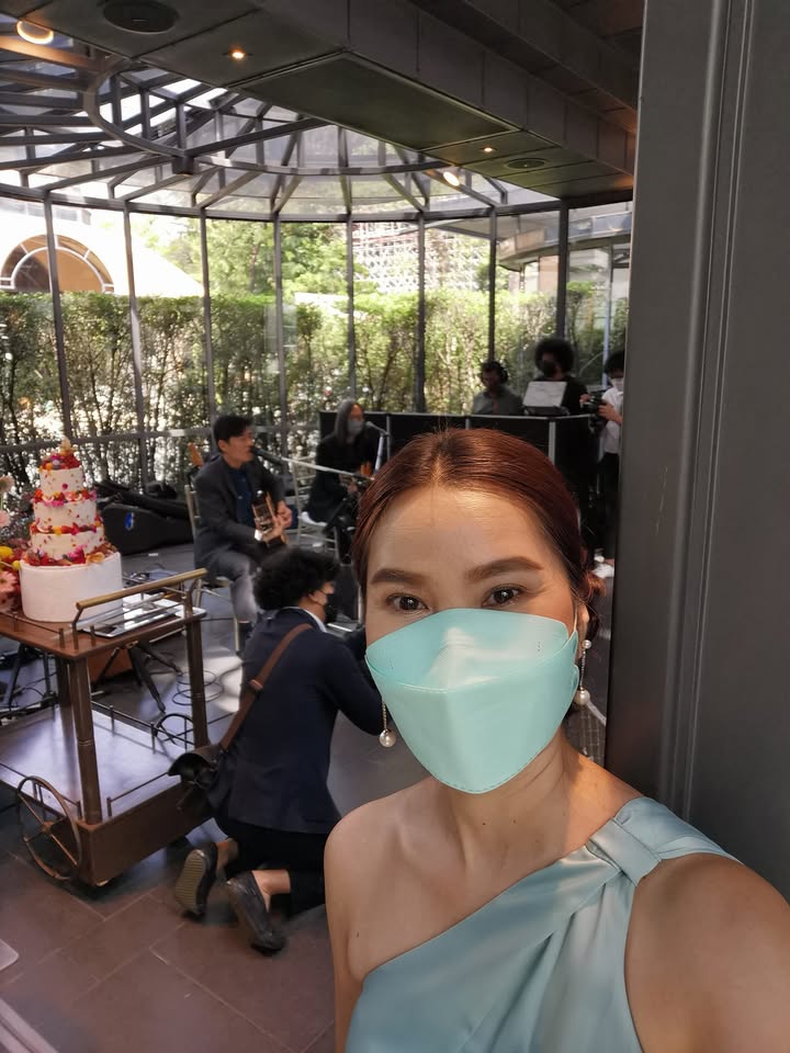 เมื่อเจ้าสาวมีเพื่อนบ้านเป็นพี่ก้อง สหรัถ งานนี้ MC อ้อจึงโชคดีได้ช...