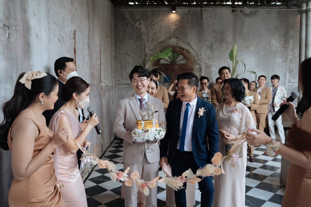 คุณเมย์และคุณแบงค์