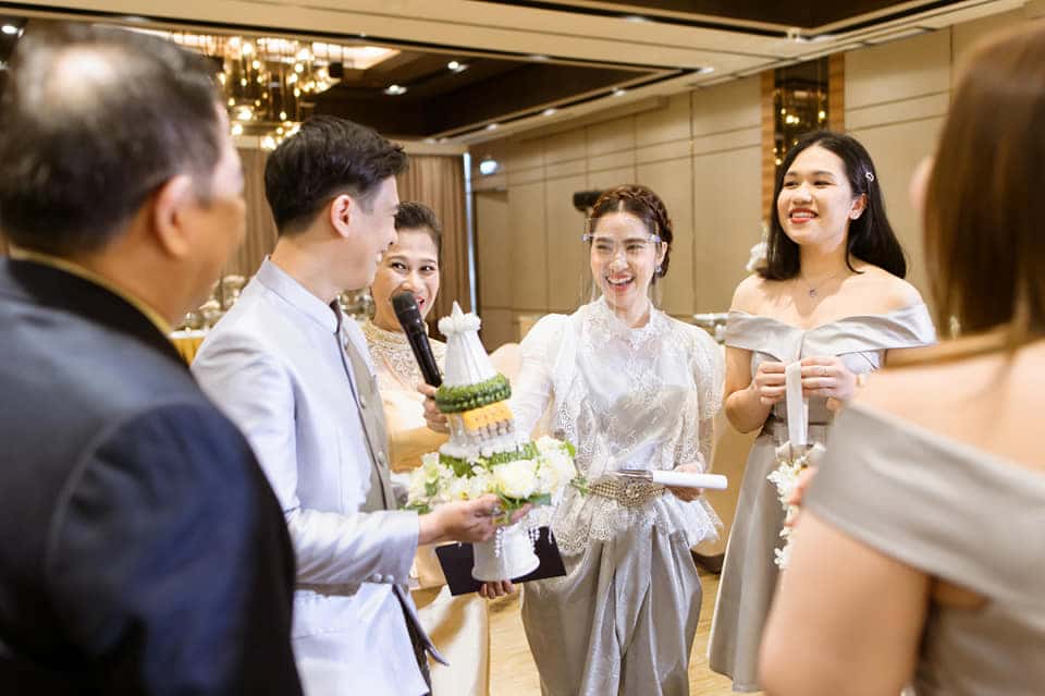 คุณเอและคุณกฤษ