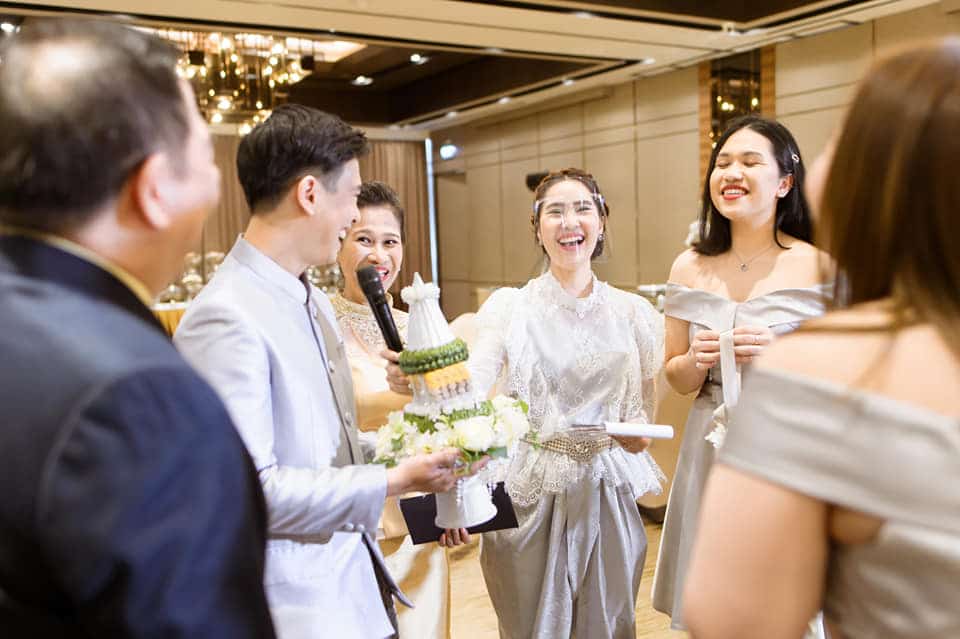 คุณเอและคุณกฤษ