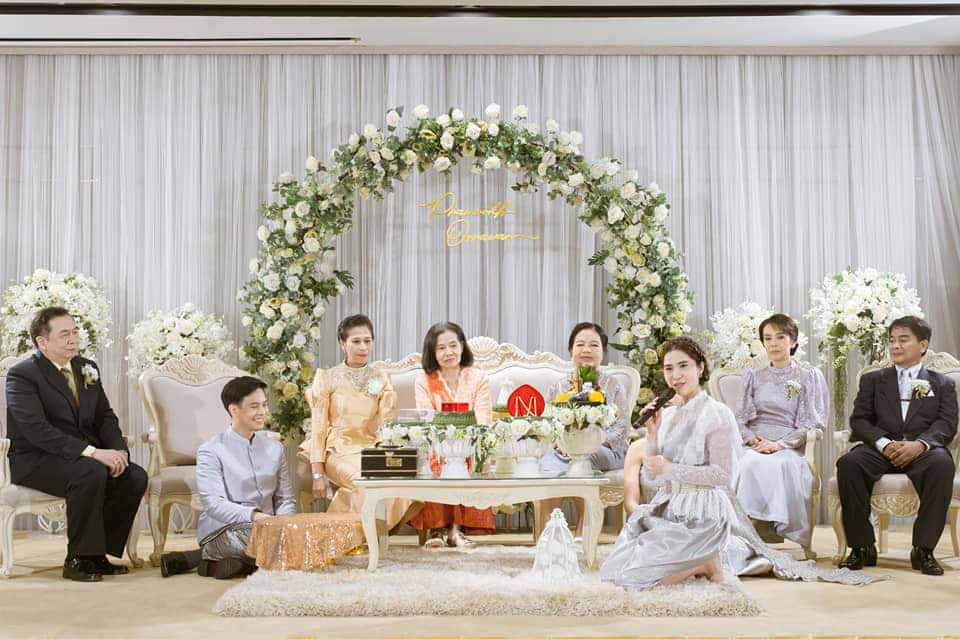 คุณเอและคุณกฤษ