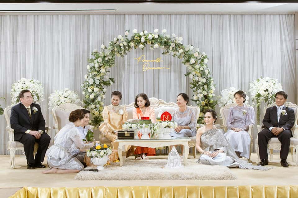 คุณเอและคุณกฤษ