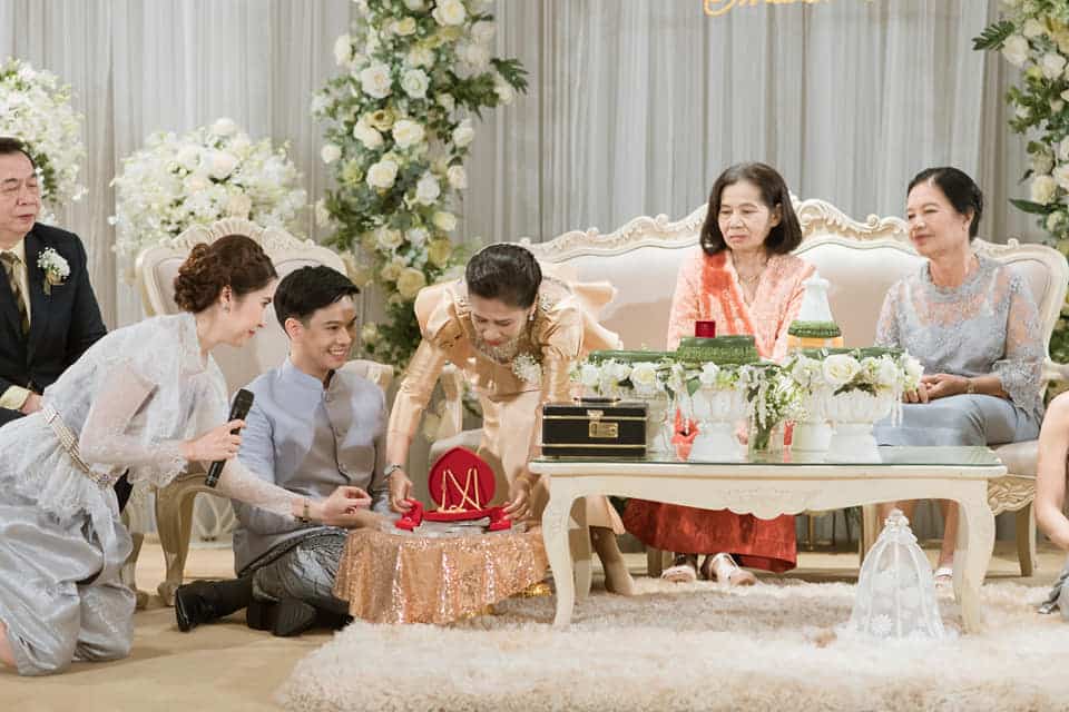 คุณเอและคุณกฤษ