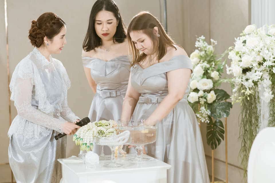 คุณเอและคุณกฤษ