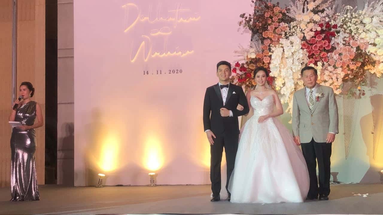 คุณดลนี่และคุณแบงค์